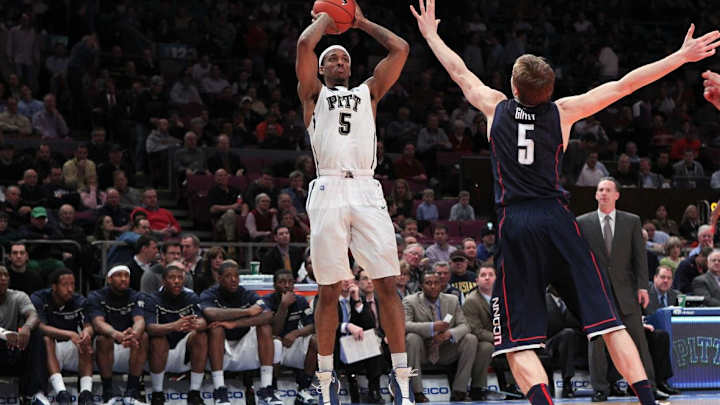 Zoo Crew Merges Past and Present of Pitt Basketball Zoo Crew Merges Past and Present of Pitt Basketball