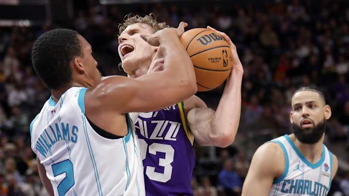 One Streak Continues, Another Ends as Hornets Defeat Jazz