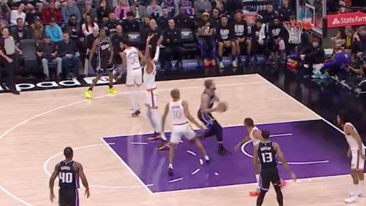 Kings’ Domantas Sabonis Left Victor Wembanyama Grasping for Air With Nasty Euro Step