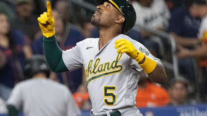 Cincinnati Reds Sign Former A's Utility Player