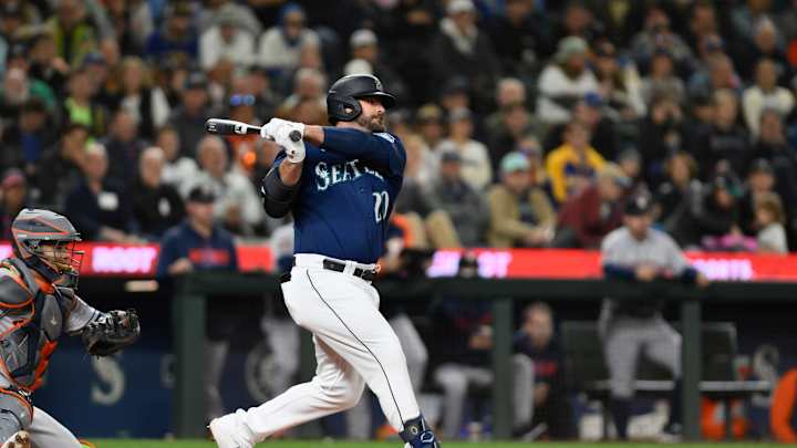 Former Seattle Mariners' Power Hitter Signs Minor League Deal with Cincinnati Reds