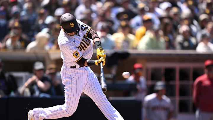 Popular Former Seattle Mariners Catcher Signs Major League Deal with Kansas City Royals