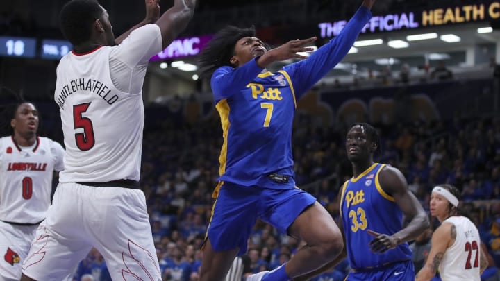 Pitt Holds in Fox's Next Four Out