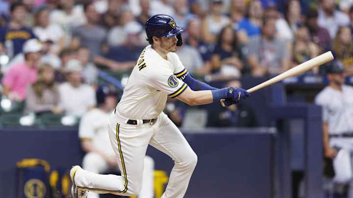 Seattle Mariners Sign Utility Player, Pitcher to Minor League Deals