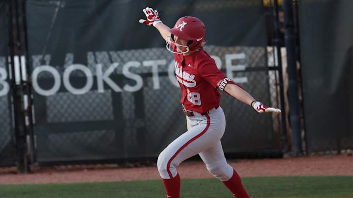 No. 10 Alabama Softball Defeats UAB and Western Carolina in Day 1 of Green & Gold Classic