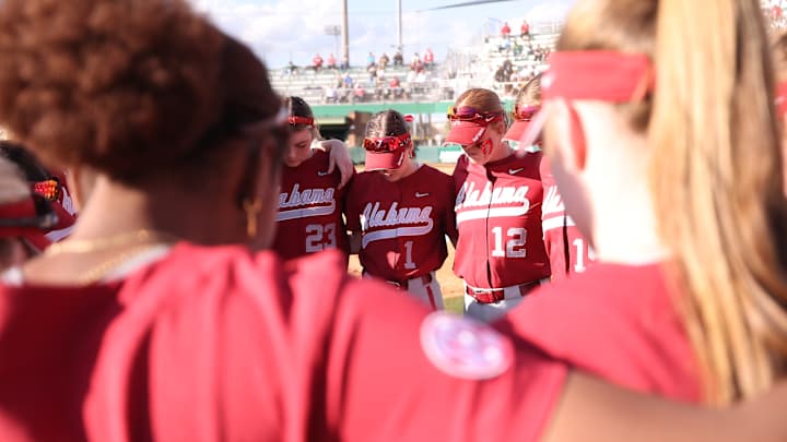 Alabama Softball Run-Ruled by Florida in Defensive Disaster Alabama Softball Run-Ruled by Florida in Defensive Disaster
