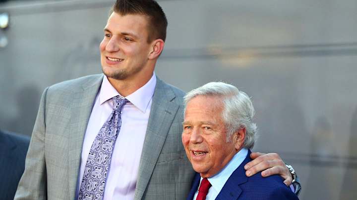 Patriots’ Robert Kraft Jokes That Taylor Swift Should’ve Dated Rob Gronkowski