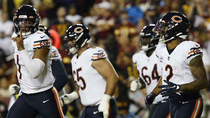 DJ Moore Labels Justin Fields a Better Choice