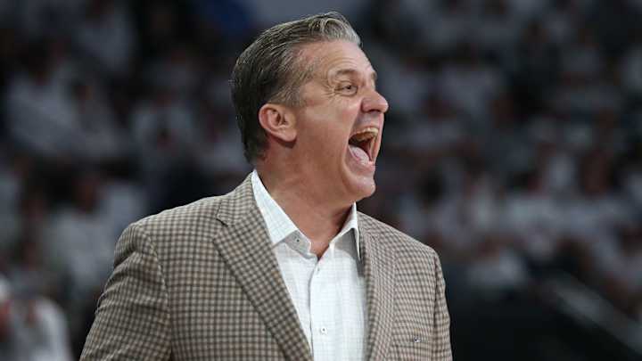 Column: Should John Calipari mess with Kentucky's starting lineup or keep it the same? Column: Should John Calipari mess with Kentucky's starting lineup or keep it the same?