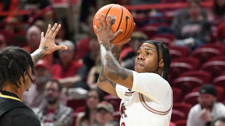 Turnovers Halt Razorbacks' Momentum Against Vanderbilt