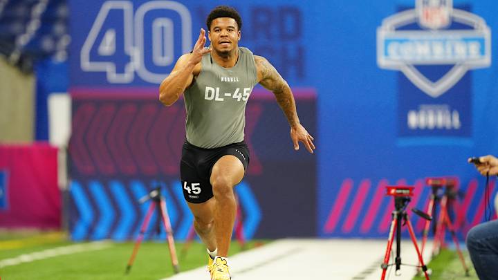 Defensive Lineman's Jaw-Dropping 40-Yard Dash at NFL Scouting Combine Left Fans in Awe