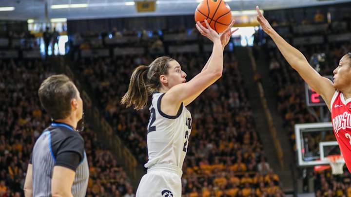 Hawkeyes Enjoy Triumphant Senior Day