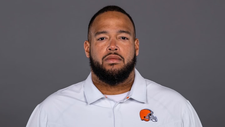 Florida to Hire Browns Assistant Jonathan DeCoster as Co-OL Coach