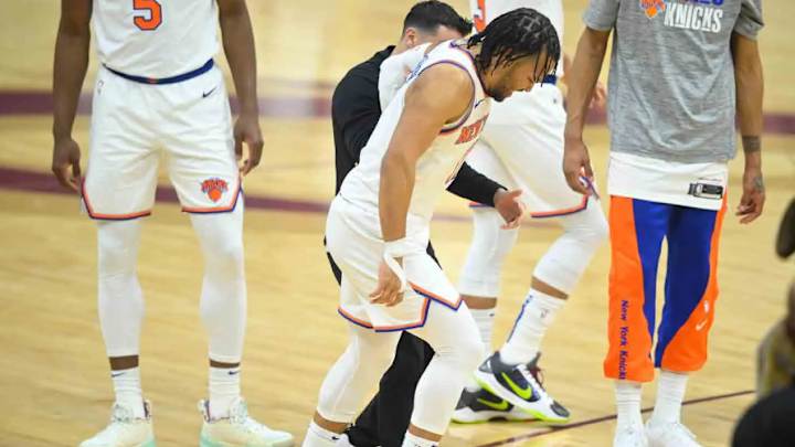 Knicks Brave Jalen Brunson Injury, Conquer Cavaliers in Emotional Win
