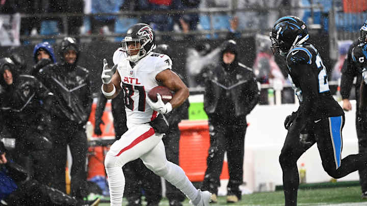 Dolphins Negotiating Contract With Jonnu Smith