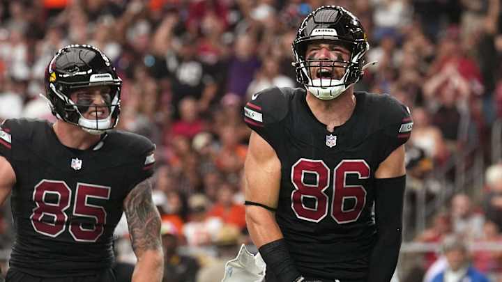 OFFICIAL: Commanders Sign TE Zach Ertz