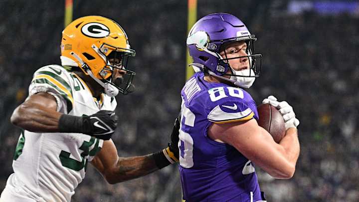 Vikings Re-Sign No. 3 Tight End Johnny Mundt