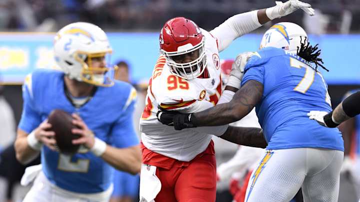 Chargers News: Elite All-Pro Free Agent Signing With AFC West Rival Chargers News: Elite All-Pro Free Agent Signing With AFC West Rival