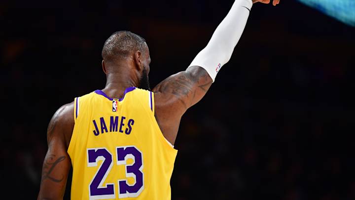 NBA Legend Makes Strong LeBron James Statement