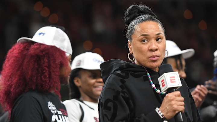 Dawn Staley Addresses Late-Game Scrape Vs. LSU Dawn Staley Addresses Late-Game Scrape Vs. LSU
