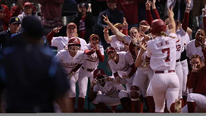 Alabama Softball Bounces Back to Shut Out Florida in Series Finale Alabama Softball Bounces Back to Shut Out Florida in Series Finale