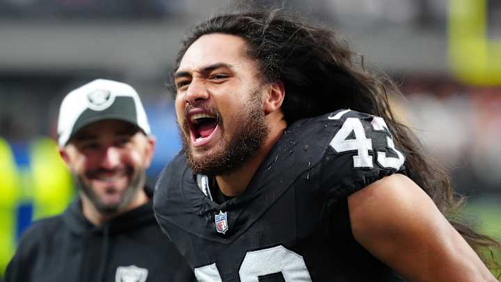 Raiders Re-Sign Linebacker Mauga