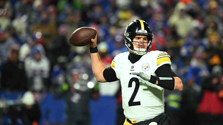 Former Steelers QB Signs With Titans