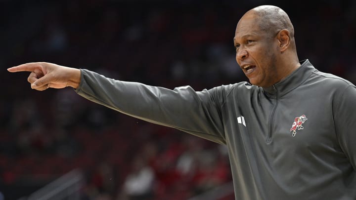 Louisville’s Kenny Payne Ripped for Passing Blame at Final Presser Before Reported Firing Louisville’s Kenny Payne Ripped for Passing Blame at Final Presser Before Reported Firing