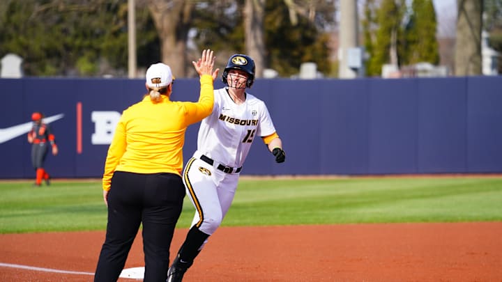 Extra Braggin' Rights: Missouri Softball Sweeps Doubleheader Against Illinois