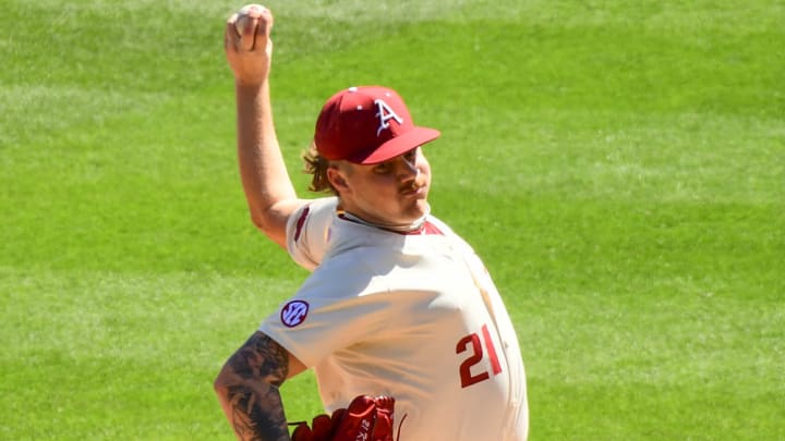 Razorbacks Bring Out Brooms Against Missouri with Dominant Pitching