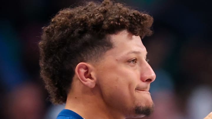 Chiefs’ Patrick Mahomes Had Three Words for Mavs’ Kyrie Irving After Buzzer Beater