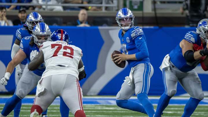 Giants Take 13-3 Halftime Lead Over Lions Giants Take 13-3 Halftime Lead Over Lions