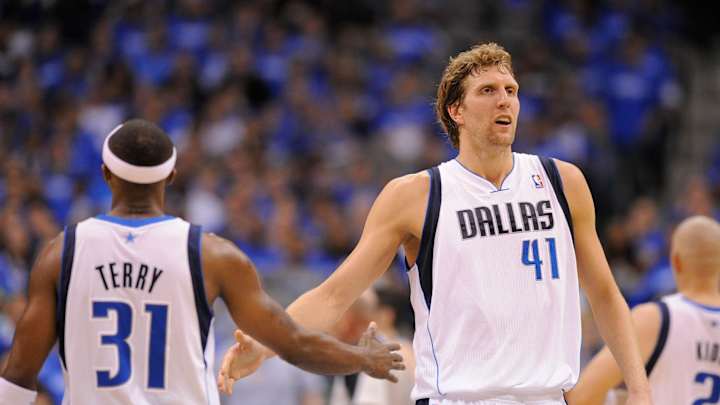 Mavs Ex Teammates Congratulate Dirk on HOF Glory