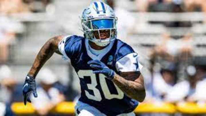 'Grass Greener?' Juanyeh Thomas Checks In on Lapsed Dallas Cowboys Fan