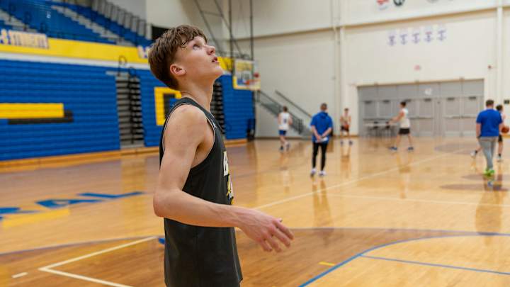 Recruiting Roundup: UC Offers Rising Shooting Guard Braylon Mullins, Three-Star Football Talents