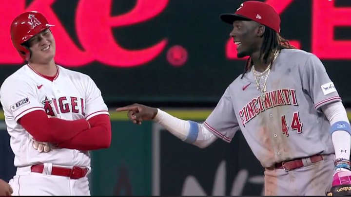 Elly De La Cruz Touches Shohei Ohtani’s Arm to See Whether He’s Real Elly De La Cruz Touches Shohei Ohtani’s Arm to See Whether He’s Real