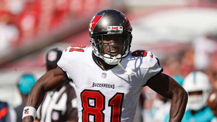 Arrest Warrant Issued For Former Buccaneers Super Bowl Champion