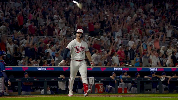 Twins’ Ryan Jeffers Unleashes Gigantic Bat Flip After Launching Go-Ahead Home Run Twins’ Ryan Jeffers Unleashes Gigantic Bat Flip After Launching Go-Ahead Home Run