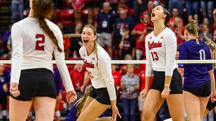 Gallery: Nebraska Volleyball Sweeps Lipscomb