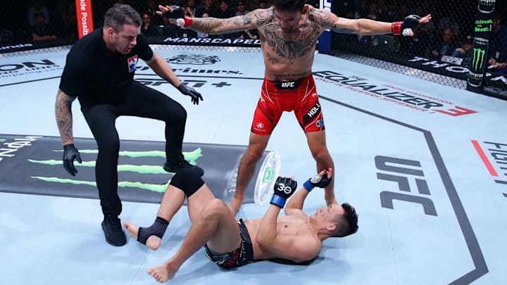 Max Holloway Climbs One Step Closer to Featherweight Title