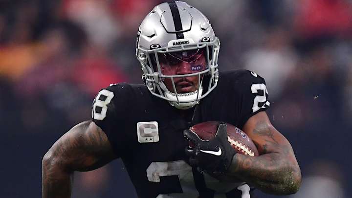 Josh McDaniels Discusses Josh Jacobs’s Return, Early Season Workload