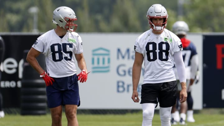 Patriots Tight End Signs Contract With AFC Rival - Free Agency Tracker