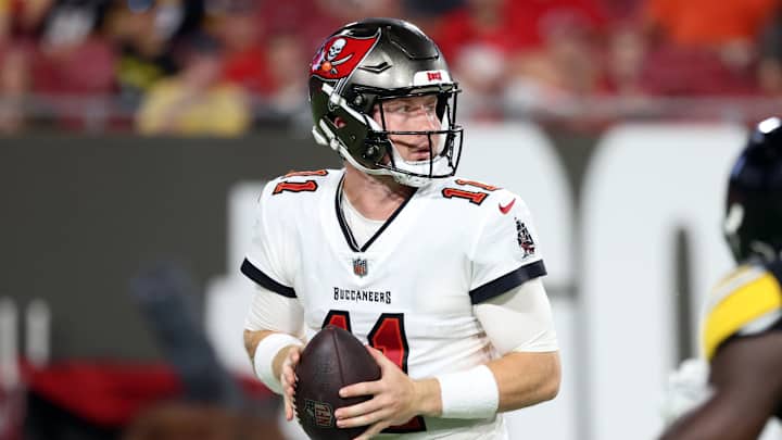 Buccaneers Sign Former Super Bowl Winning Quarterback to Practice Squad Buccaneers Sign Former Super Bowl Winning Quarterback to Practice Squad