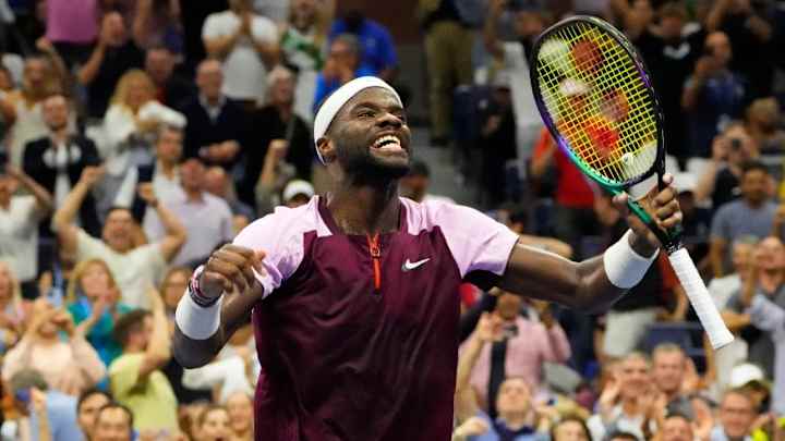 WATCH: Frances Tiafoe Dons Knicks Uni at US Open Practice WATCH: Frances Tiafoe Dons Knicks Uni at US Open Practice