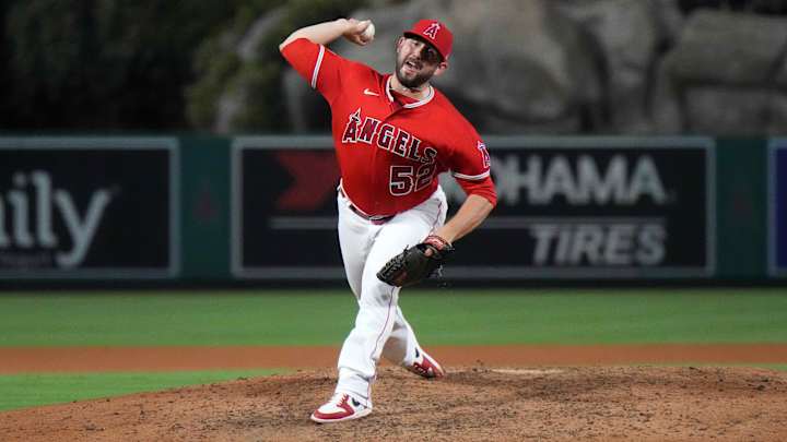 Mariners acquire former SF Giants reliever off waivers from Angels
