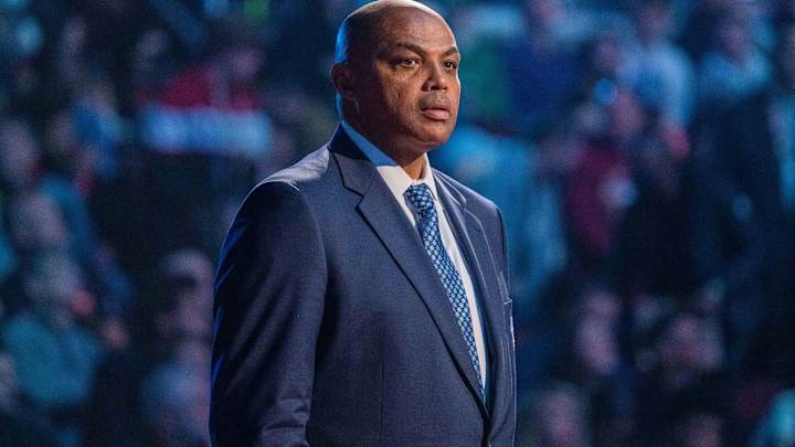 Charles Barkley Rushes to Bill Belichick’s Defense in Wake of Media Criticism Charles Barkley Rushes to Bill Belichick’s Defense in Wake of Media Criticism
