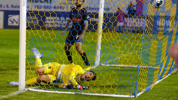 Las Vegas Soccer Team Takes Shot at Oakland with Second-Rate Promotion Las Vegas Soccer Team Takes Shot at Oakland with Second-Rate Promotion