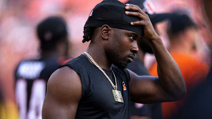 Chidobe Awuzie Expected to be Game-Time Decision in Sunday's Game vs Cardinals