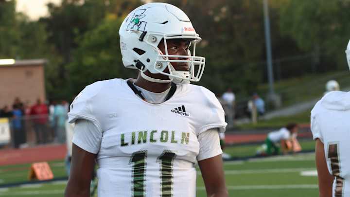 WATCH: Isolation Highlights of 2025 Oregon QB Commit Akili Smith Jr. vs. Mater Dei Catholic