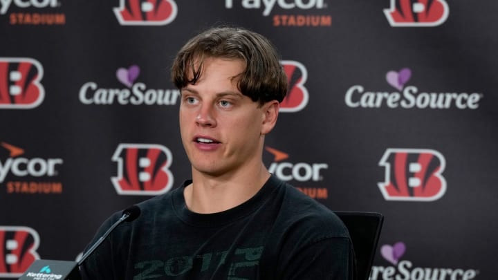 Look: Joe Burrow Takes Pictures With Mike Brown, Bengals Ownership Following Record-Setting Contract Extension